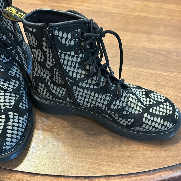 Dr. Martens Delaney Glow in the dark boots size 5 - Picture 2 of 8